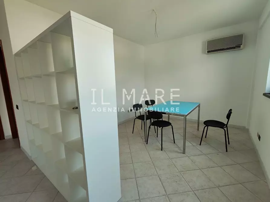 Immagine 4 di Ufficio in vendita  a Massa