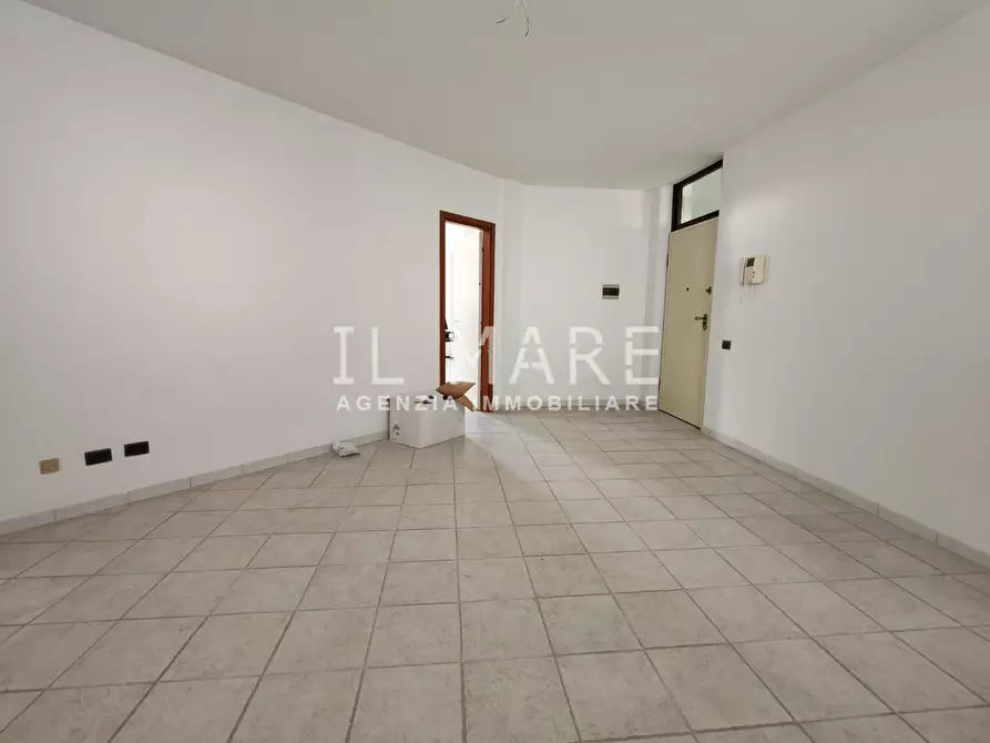 Immagine 6 di Ufficio in vendita  a Massa