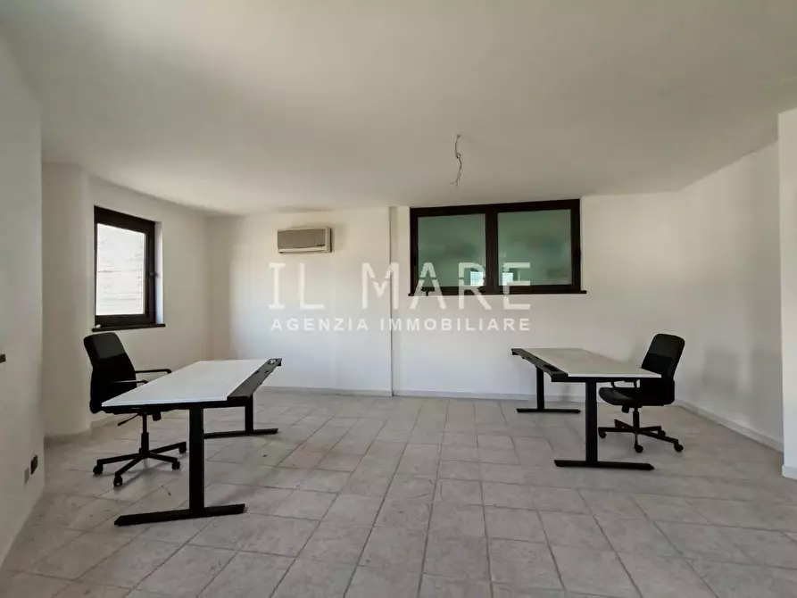 Immagine 3 di Ufficio in vendita  a Massa
