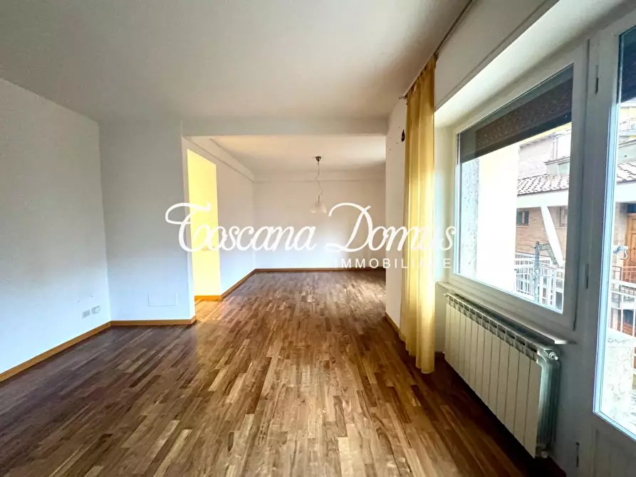 Immagine 3 di Appartamento in vendita  a Siena