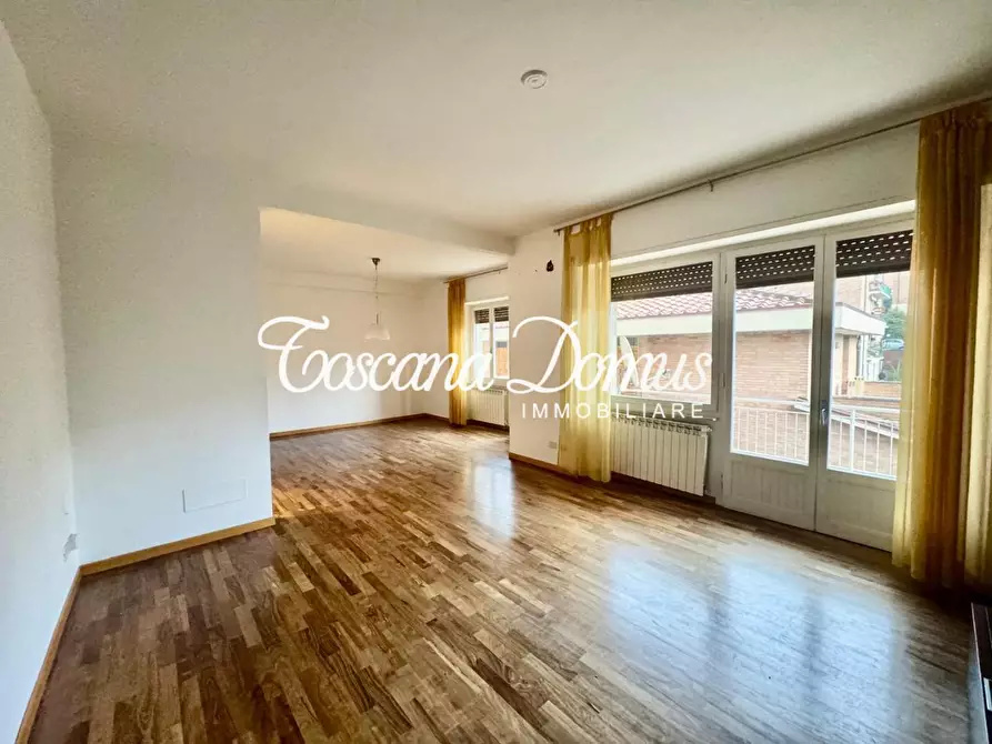 Immagine 1 di Appartamento in vendita  a Siena