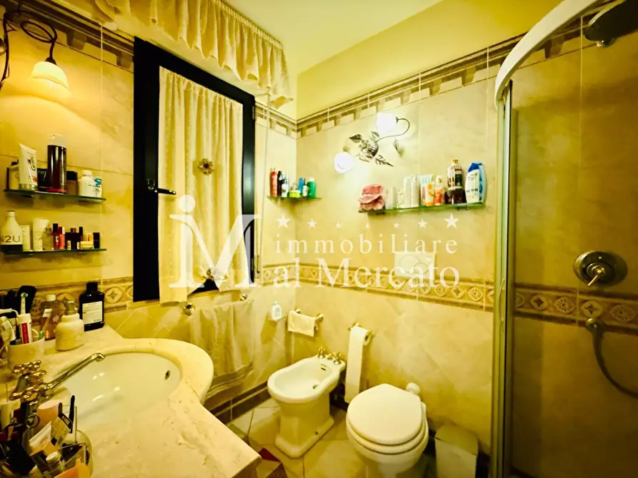 Immagine 21 di Appartamento in vendita  a Viareggio