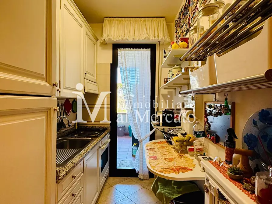 Immagine 13 di Appartamento in vendita  a Viareggio