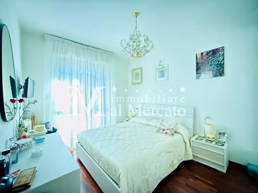 Immagine 18 di Appartamento in vendita  a Viareggio