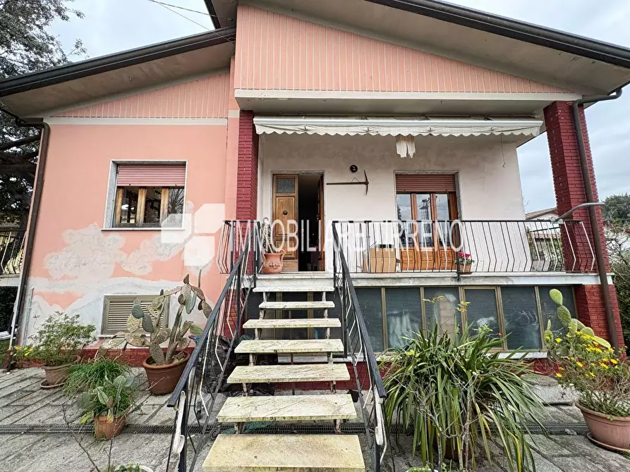 Immagine 2 di Casa indipendente in vendita  a Massa