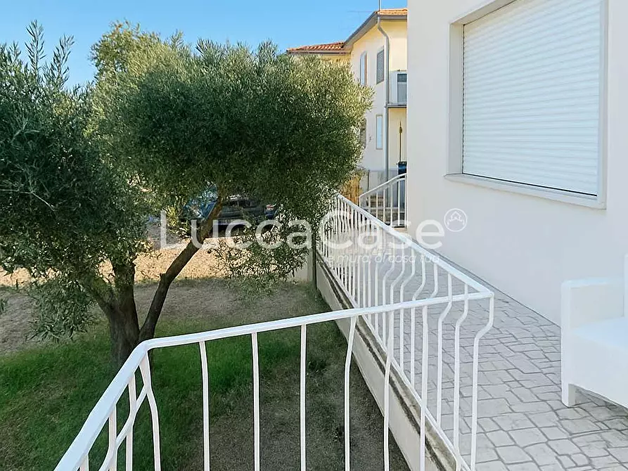 Immagine 2 di Casa bifamiliare in vendita  a Lucca