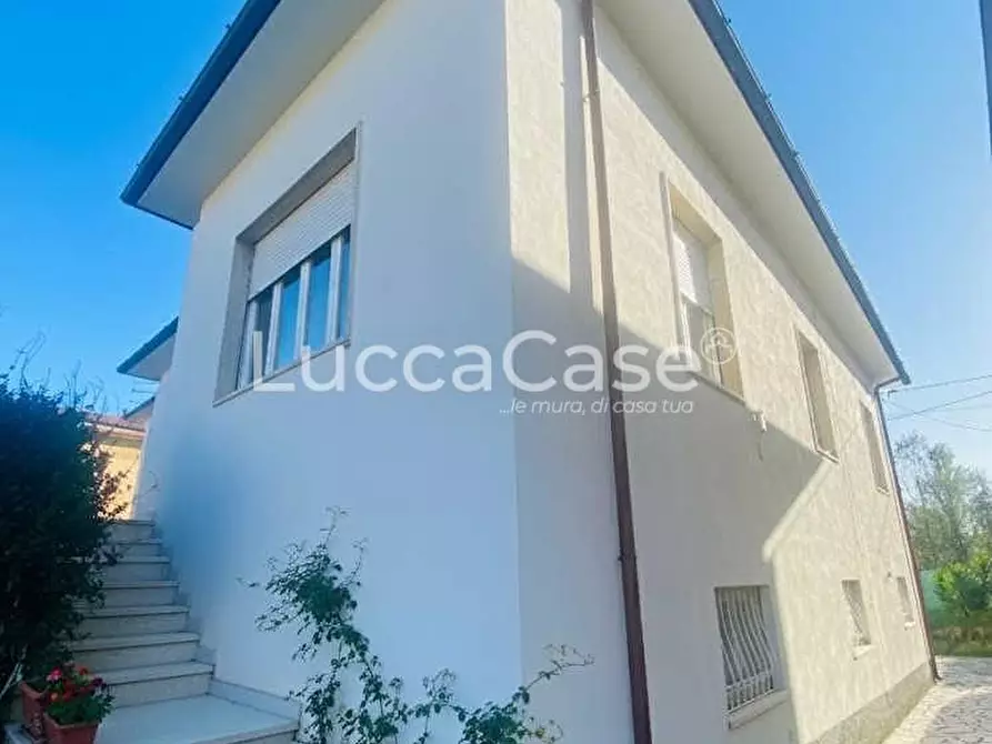 Immagine 19 di Casa bifamiliare in vendita  a Lucca