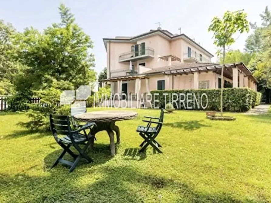 Immagine 1 di Appartamento in vendita  a Massa