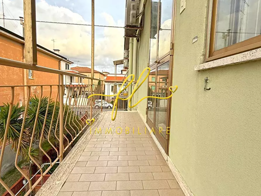 Immagine 3 di Appartamento in vendita  a Cecina