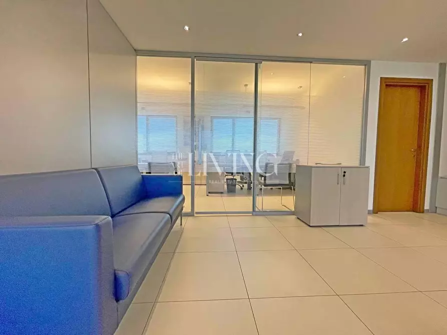 Immagine 7 di Ufficio in affitto  a Lucca