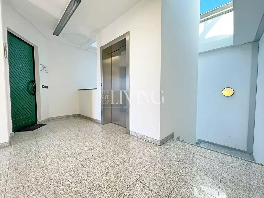 Immagine 16 di Ufficio in affitto  a Lucca