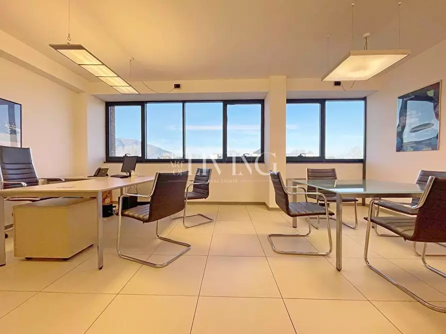 Immagine 5 di Ufficio in affitto  a Lucca