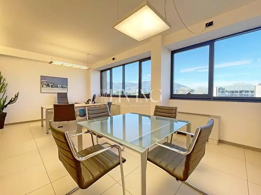 Immagine 6 di Ufficio in affitto  a Lucca