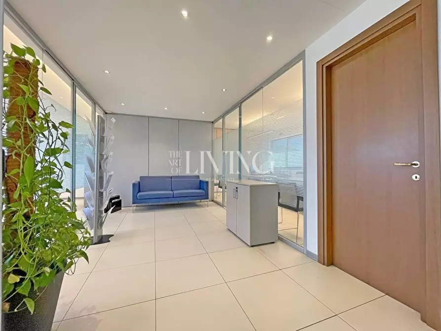 Immagine 3 di Ufficio in affitto  a Lucca