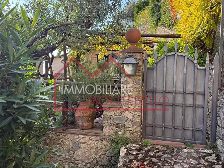 Immagine 37 di Rustico / casale in vendita  a Camaiore