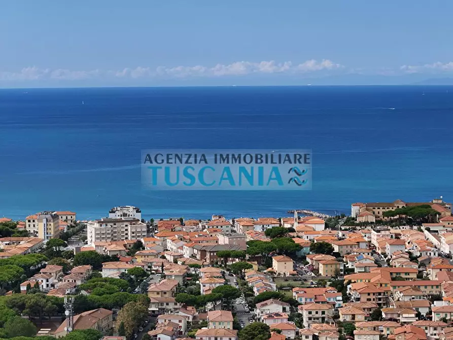 Immagine 1 di Casa indipendente in vendita  a Cecina