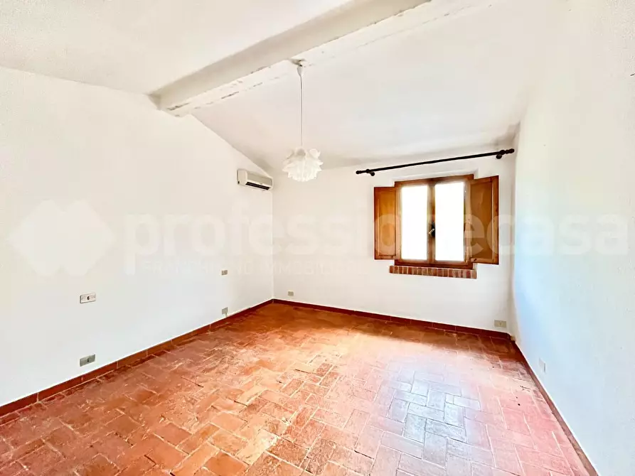 Immagine 17 di Rustico / casale in vendita  a Calci