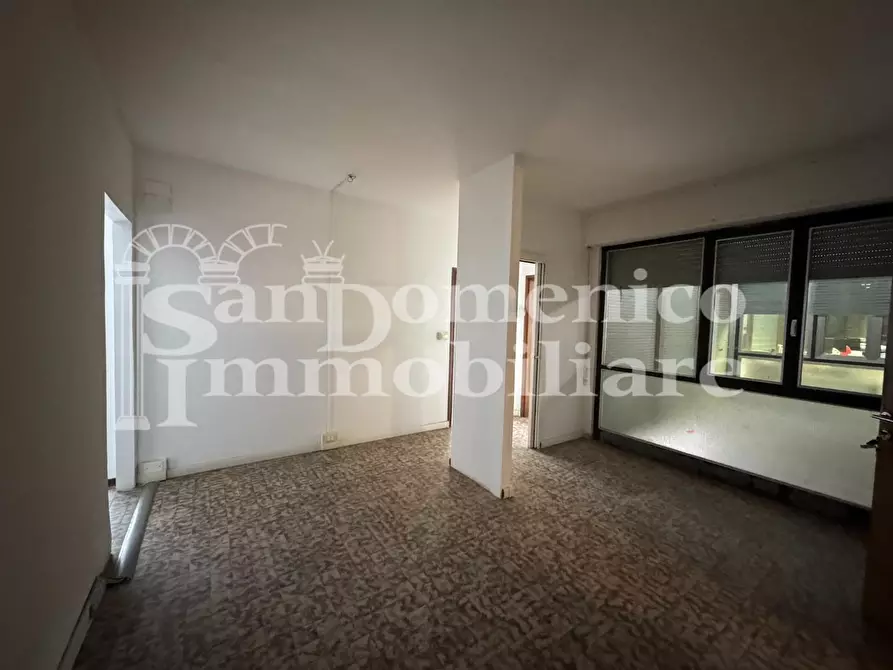 Immagine 10 di Ufficio in affitto  a Cascina