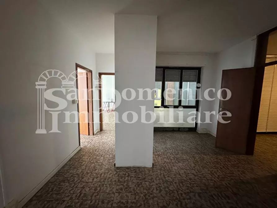 Immagine 12 di Ufficio in affitto  a Cascina