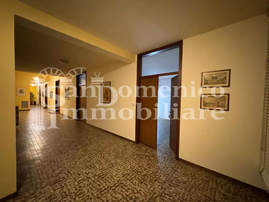 Immagine 15 di Ufficio in affitto  a Cascina