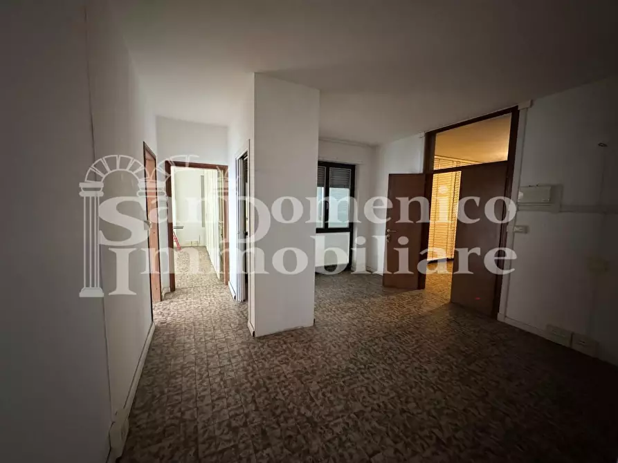 Immagine 2 di Ufficio in affitto  a Cascina