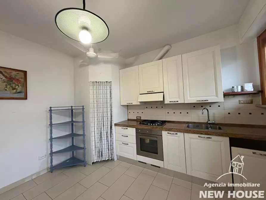 Immagine 12 di Appartamento in vendita  a Pisa