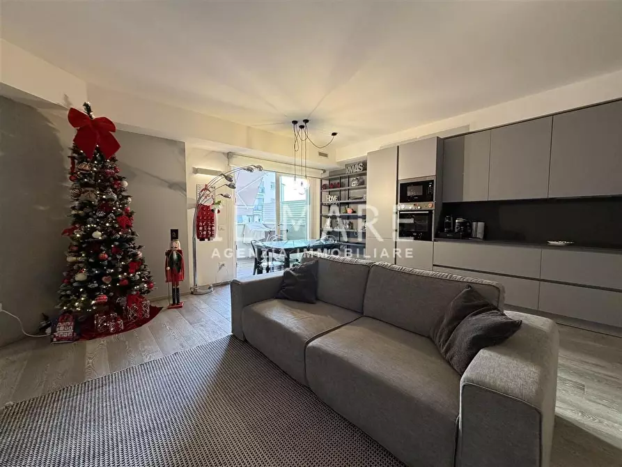 Immagine 1 di Appartamento in vendita  a Massa