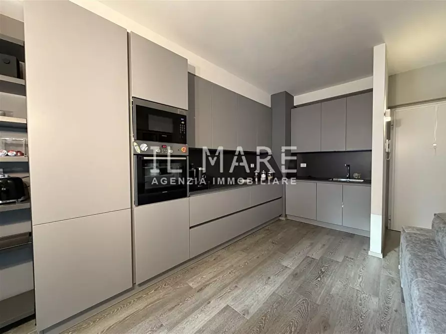 Immagine 5 di Appartamento in vendita  a Massa