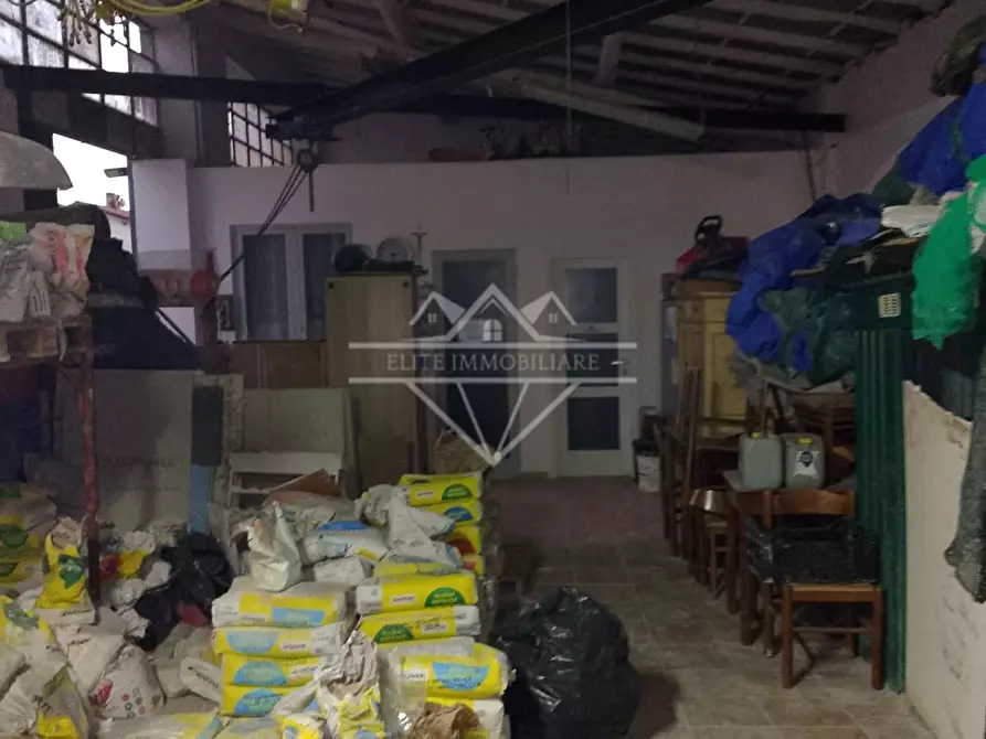 Immagine 4 di Attività artigianale in vendita  a Carrara