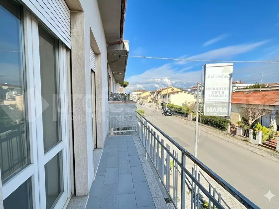 Immagine 15 di Appartamento in vendita  a Viareggio
