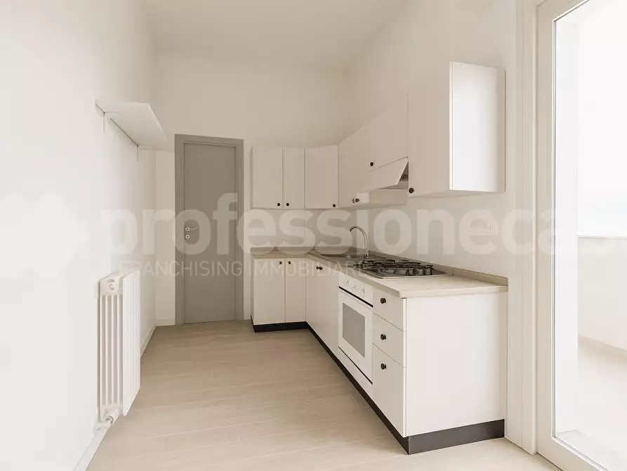 Immagine 6 di Appartamento in vendita  a Viareggio