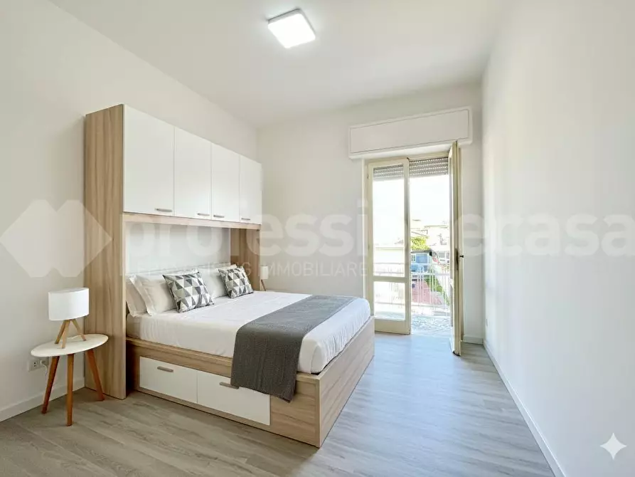 Immagine 13 di Appartamento in vendita  a Viareggio