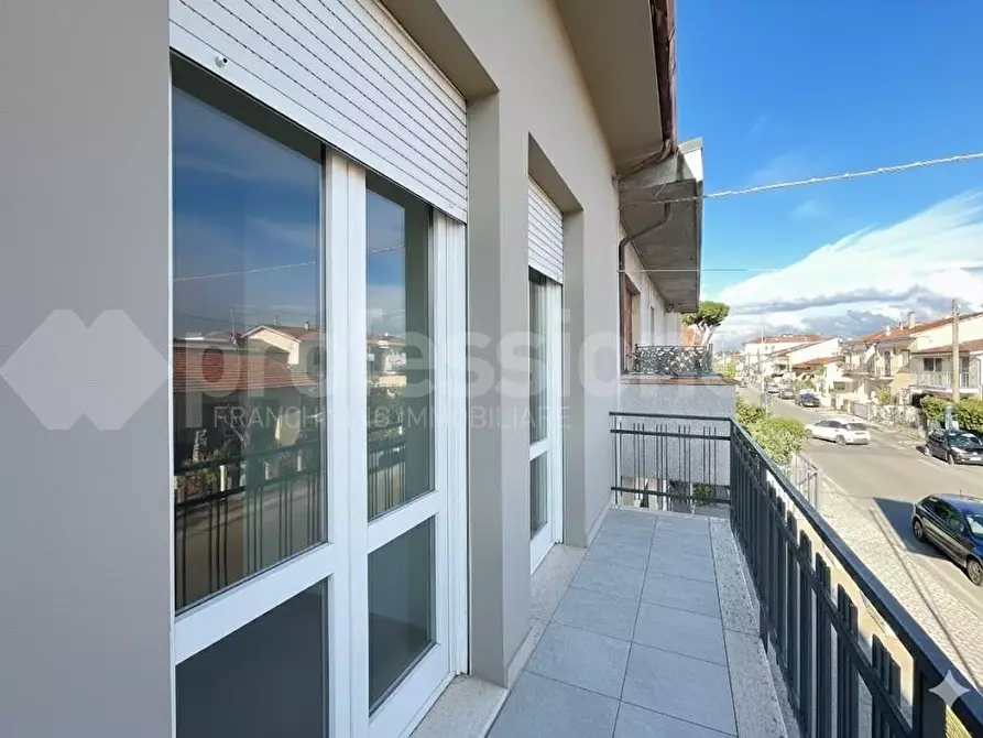 Immagine 12 di Appartamento in vendita  a Viareggio