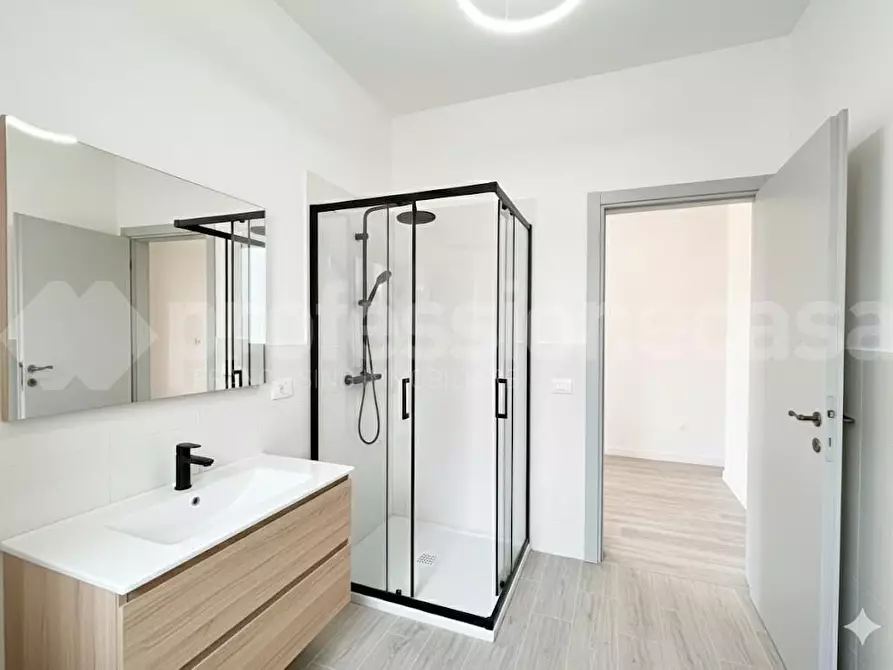 Immagine 17 di Appartamento in vendita  a Viareggio