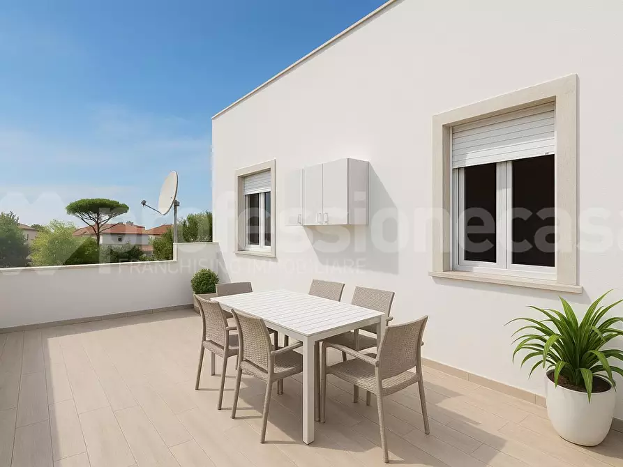 Immagine 1 di Appartamento in vendita  a Viareggio