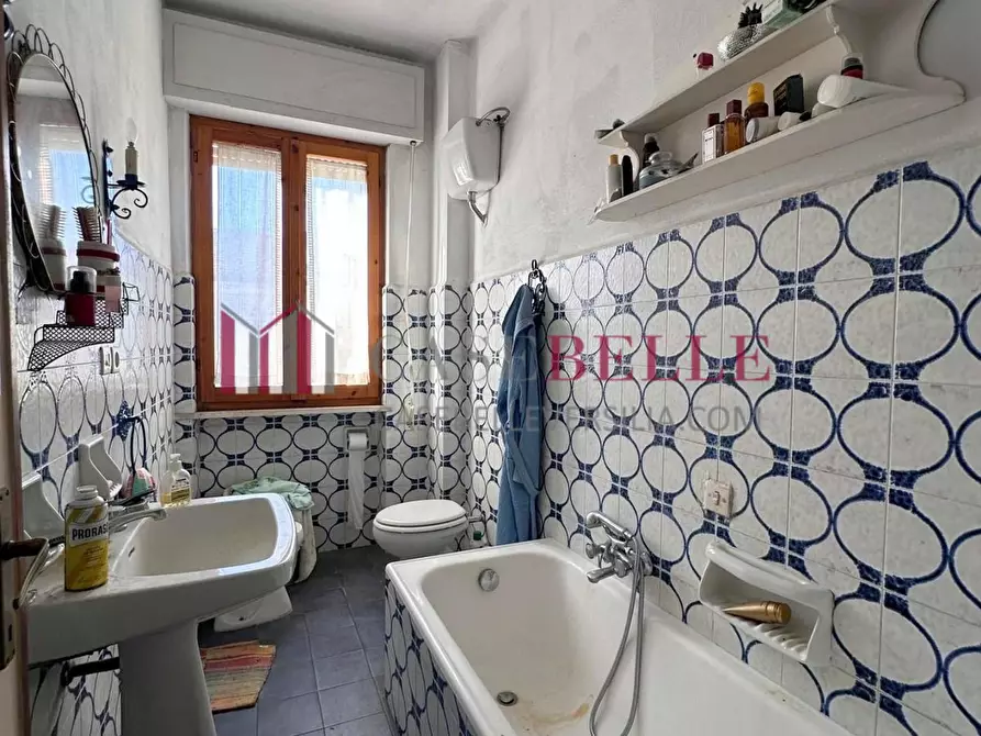 Immagine 11 di Appartamento in vendita  a Camaiore