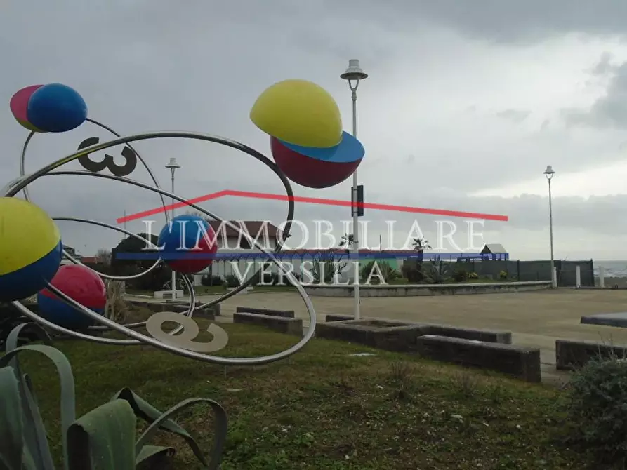 Immagine 23 di Capannone industriale in vendita  a Pietrasanta