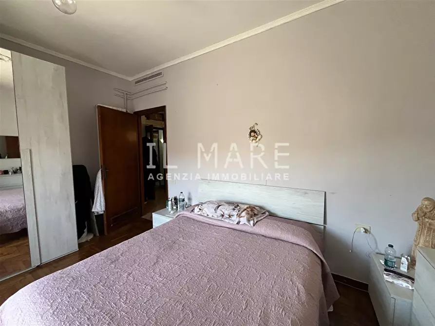 Immagine 11 di Appartamento in vendita  a Massa