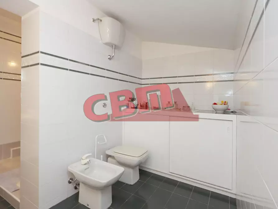 Immagine 26 di Appartamento in vendita  a Livorno