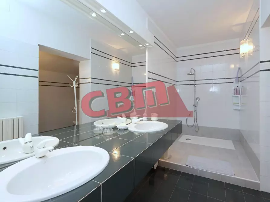 Immagine 24 di Appartamento in vendita  a Livorno