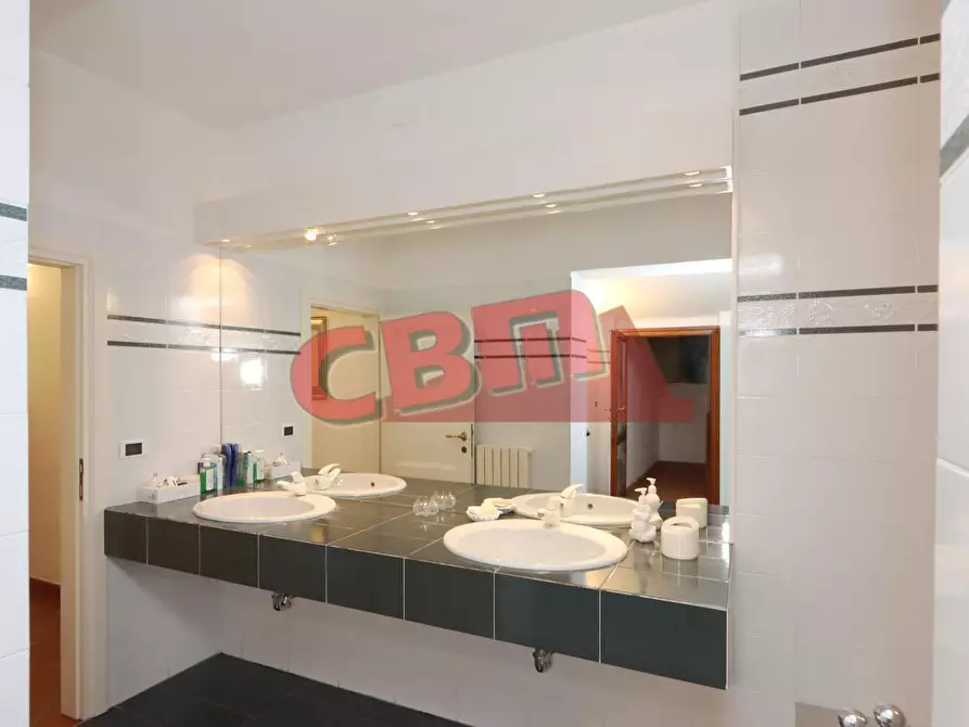 Immagine 25 di Appartamento in vendita  a Livorno