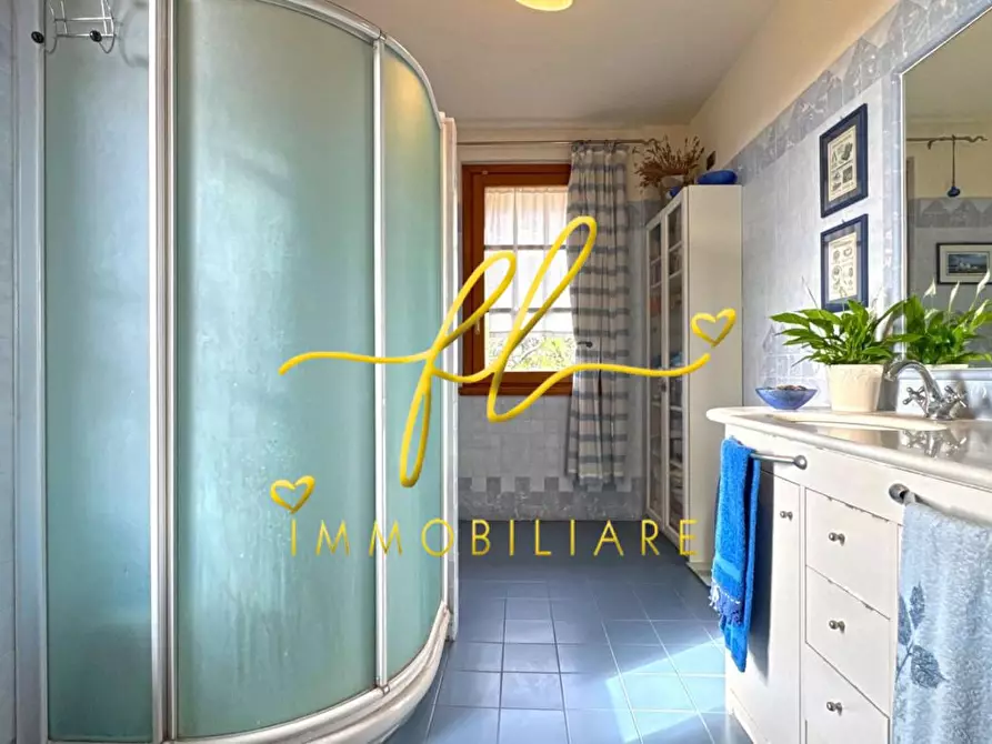 Immagine 27 di Villa in vendita  a Rosignano Marittimo