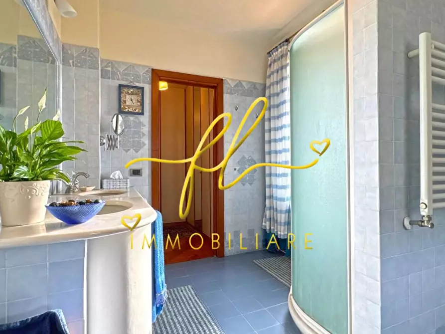 Immagine 28 di Villa in vendita  a Rosignano Marittimo