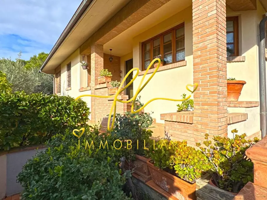 Immagine 4 di Villa in vendita  a Rosignano Marittimo