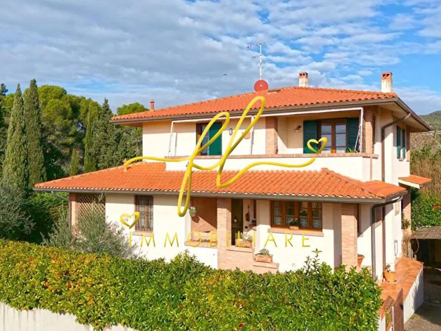 Immagine 1 di Villa in vendita  a Rosignano Marittimo