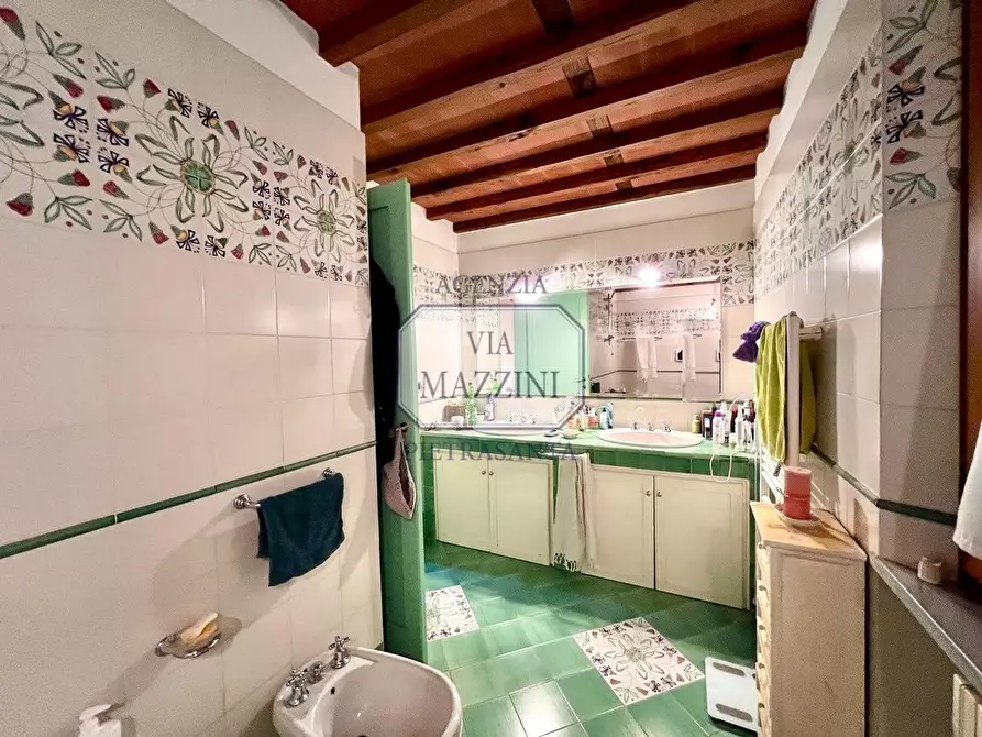 Immagine 16 di Rustico / casale in vendita  a Pietrasanta
