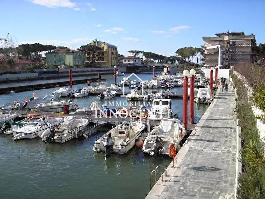 Immagine 18 di Appartamento in vendita  a Montignoso