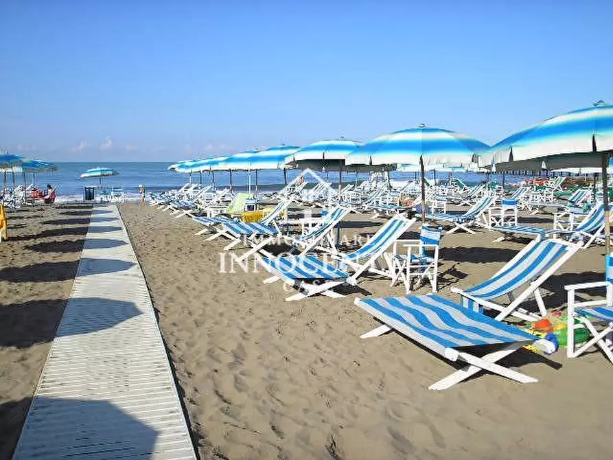 Immagine 13 di Appartamento in vendita  a Montignoso