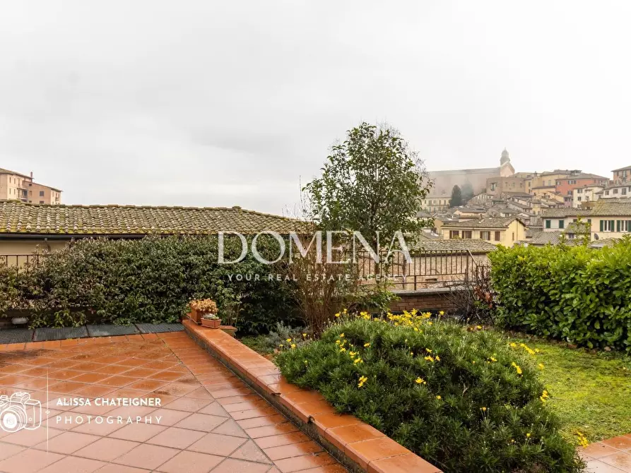 Immagine 28 di Appartamento in vendita  a Siena