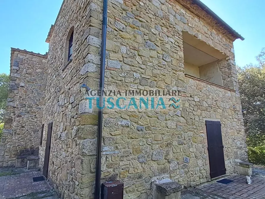 Immagine 22 di Casa colonica in vendita  a Volterra